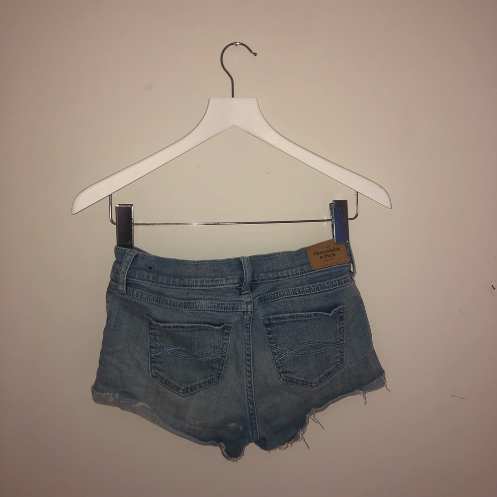 abercrombie & fitch mid-rise shorts - Picture 2 of 2